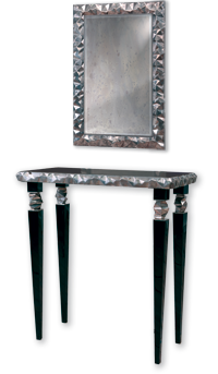 konsola lakierowana z lustrem, aplikacje rzeźbiarskie kryte srebrem |      SR2